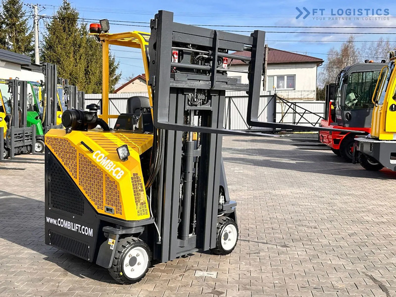 Combilift C3000CB / LPG / TRIPLEX / 4900MM / FREE LIFT / POSITIONER / LIKE NEW C3000CB / LPG / TRIPLEX / 4900MM / FREE LIFT / POSITIONER / - Четырехсторонний погрузчик: фото 1 Combilift C3000CB / LPG / TRIPLEX / 4900MM / FREE LIFT / POSITIONER / LIKE NEW C3000CB / LPG / TRIPLEX / 4900MM / FREE LIFT / POSITIONER / - Четырехсторонний погрузчик: фото 1