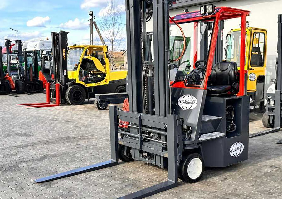 Combilift C3000CB / LPG / TRIPLEX / 5500MM / FREE LIFT / SIDE SHIFT + FORK POSITIONER / LIKE NEW - Четырехсторонний погрузчик: фото 1 Combilift C3000CB / LPG / TRIPLEX / 5500MM / FREE LIFT / SIDE SHIFT + FORK POSITIONER / LIKE NEW - Четырехсторонний погрузчик: фото 1