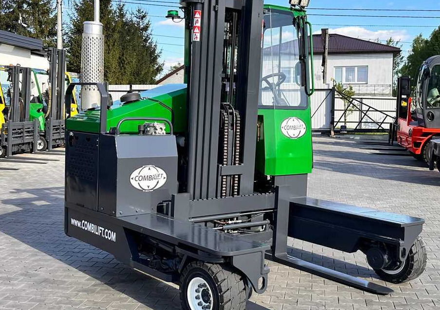 Combilift C4000 / TRIPLEX / 4900MM / GAS / FREE LIFT / FORK SIDE SHIFT / LIKE NEW - Четырехсторонний погрузчик: фото 4 Combilift C4000 / TRIPLEX / 4900MM / GAS / FREE LIFT / FORK SIDE SHIFT / LIKE NEW - Четырехсторонний погрузчик: фото 4