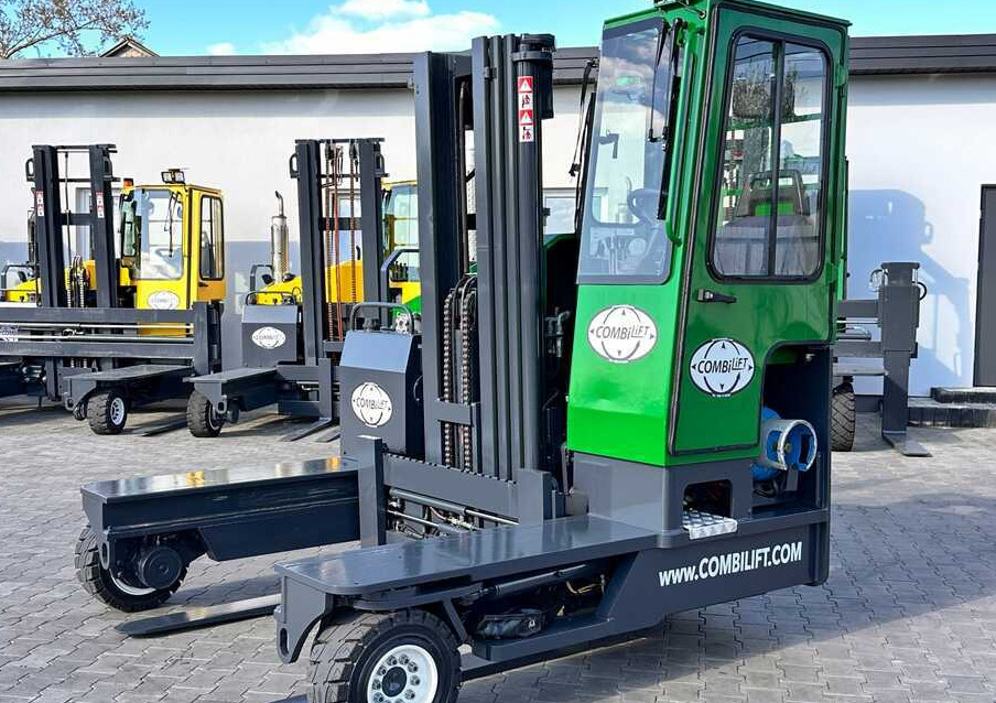 Combilift C4000 / TRIPLEX / 4900MM / GAS / FREE LIFT / FORK SIDE SHIFT / LIKE NEW - Четырехсторонний погрузчик: фото 1 Combilift C4000 / TRIPLEX / 4900MM / GAS / FREE LIFT / FORK SIDE SHIFT / LIKE NEW - Четырехсторонний погрузчик: фото 1