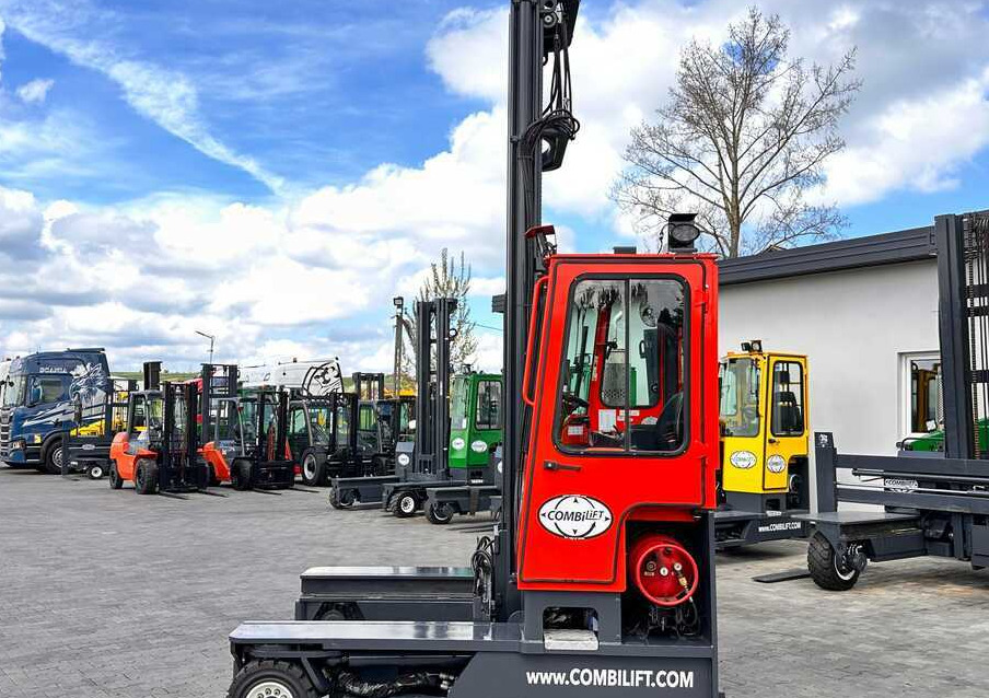 Combilift C4000 / TRIPLEX / 9300MM / FREE LIFT / FORK POSITIONER / GAS / CABIN / LIKE NEW - Четырехсторонний погрузчик: фото 3 Combilift C4000 / TRIPLEX / 9300MM / FREE LIFT / FORK POSITIONER / GAS / CABIN / LIKE NEW - Четырехсторонний погрузчик: фото 3