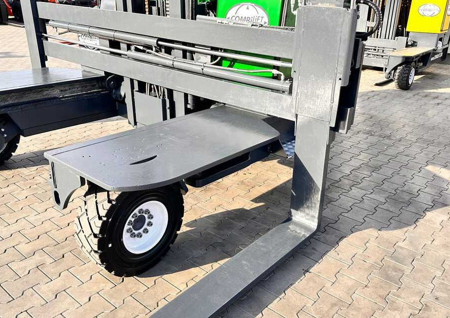 Combilift C5000XL / LPG / AIR CONDITIONING / WIDE POSITIONER / DUPLEX MAST / ADJUSTABLE FORKS / NEW TIRES / EXCELLENT CONDITION! - Четырехсторонний погрузчик: фото 5 Combilift C5000XL / LPG / AIR CONDITIONING / WIDE POSITIONER / DUPLEX MAST / ADJUSTABLE FORKS / NEW TIRES / EXCELLENT CONDITION! - Четырехсторонний погрузчик: фото 5