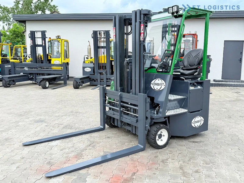 Combilift CB3000 / DIESEL / TRIPLEX 4900MM / FULL FREE LIFT / SIDE SHIFT / FORK POSITIONER / 1500MM FORKS / LIKE NEW CB3000 / DIESEL / TRI - Четырехсторонний погрузчик: фото 1 Combilift CB3000 / DIESEL / TRIPLEX 4900MM / FULL FREE LIFT / SIDE SHIFT / FORK POSITIONER / 1500MM FORKS / LIKE NEW CB3000 / DIESEL / TRI - Четырехсторонний погрузчик: фото 1