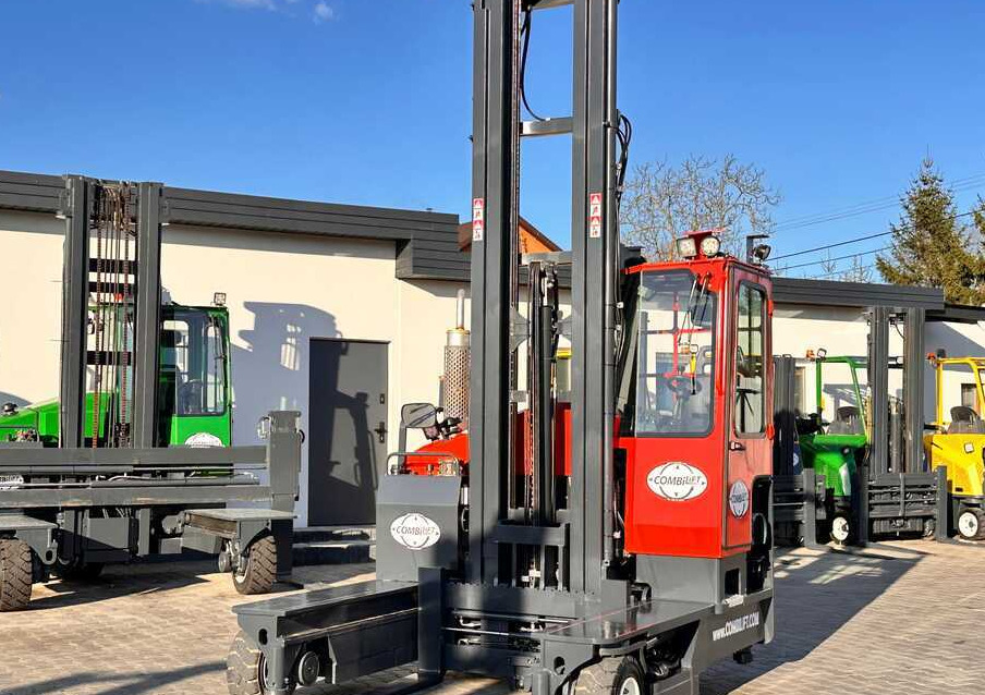 Combilift COMBILIFT C4000 – TRIPLEX 9300 mm – Year 2017 – GAS – FREE LIFT – FORK SIDE SHIFT – CONDITION 5/5 - Четырехсторонний погрузчик: фото 4 Combilift COMBILIFT C4000 – TRIPLEX 9300 mm – Year 2017 – GAS – FREE LIFT – FORK SIDE SHIFT – CONDITION 5/5 - Четырехсторонний погрузчик: фото 4