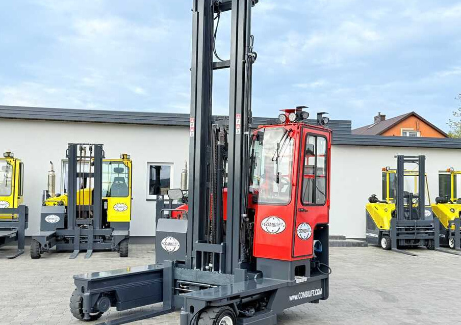 Combilift COMBILIFT C4000 – TRIPLEX 9300 mm – Year 2017 – GAS – FREE LIFT – FORK SIDE SHIFT – CONDITION 5/5 - Четырехсторонний погрузчик: фото 1 Combilift COMBILIFT C4000 – TRIPLEX 9300 mm – Year 2017 – GAS – FREE LIFT – FORK SIDE SHIFT – CONDITION 5/5 - Четырехсторонний погрузчик: фото 1