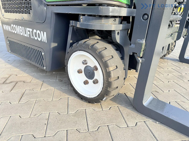 Combilift Combilift C2500CB / TRIPLEX / 5500MM / FREE LIFT / DIESEL / ONLY 3768 MTH / FORK POSITIONER / SIDE SHIFT / NEW TYRES / LIKE NEW - Четырехсторонний погрузчик: фото 5 Combilift Combilift C2500CB / TRIPLEX / 5500MM / FREE LIFT / DIESEL / ONLY 3768 MTH / FORK POSITIONER / SIDE SHIFT / NEW TYRES / LIKE NEW - Четырехсторонний погрузчик: фото 5