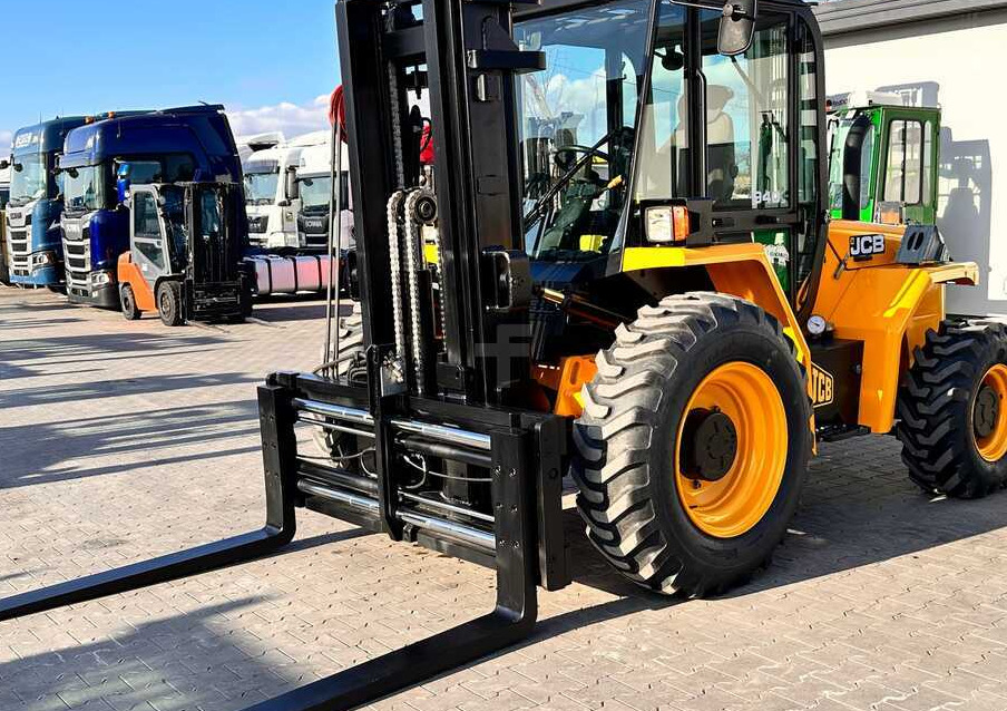JCB 940-2 T4 / DIESEL / TRIPLEX / POSITIONER / FORK SIDE SHIFT / 4T / NEW TIRES / LIKE NEW - Внедорожный погрузчик: фото 1 JCB 940-2 T4 / DIESEL / TRIPLEX / POSITIONER / FORK SIDE SHIFT / 4T / NEW TIRES / LIKE NEW - Внедорожный погрузчик: фото 1