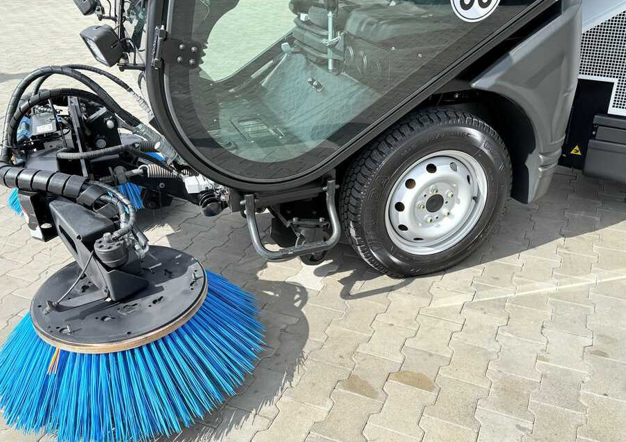 Nilfisk Nilfisk City Ranger 3500 – Articulated Municipal Sweeper | Year 2017 | On - Подметально-уборочная машина: фото 3 Nilfisk Nilfisk City Ranger 3500 – Articulated Municipal Sweeper | Year 2017 | On - Подметально-уборочная машина: фото 3