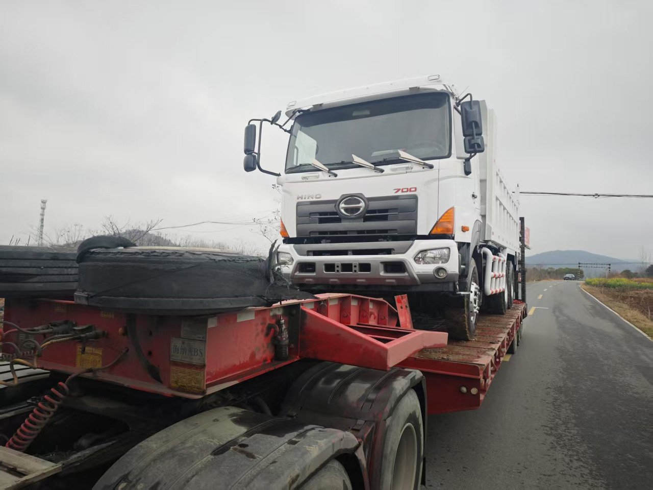 HINO HINO 700 - Самосвал: фото 4 HINO HINO 700 - Самосвал: фото 4