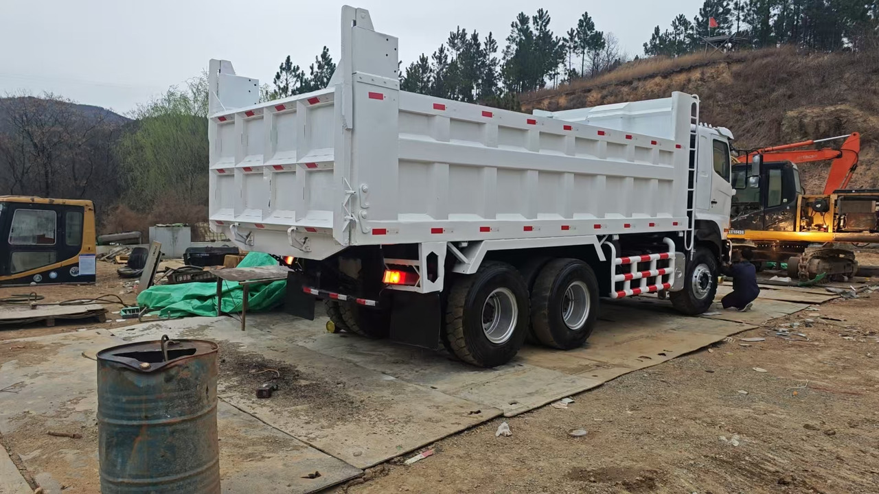 HINO HINO 700 - Самосвал: фото 4 HINO HINO 700 - Самосвал: фото 4