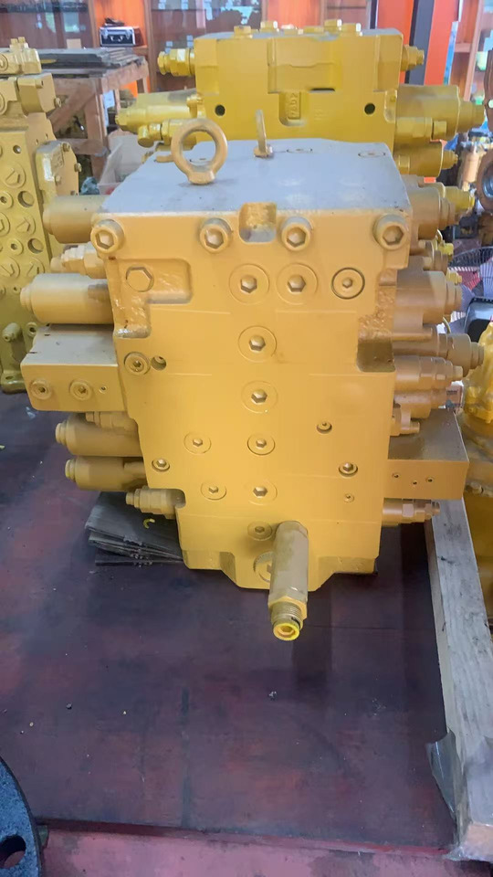 HYUNDAI R210-7 - Гидравлический клапан для Экскаваторов: фото 1 HYUNDAI R210-7 - Гидравлический клапан для Экскаваторов: фото 1