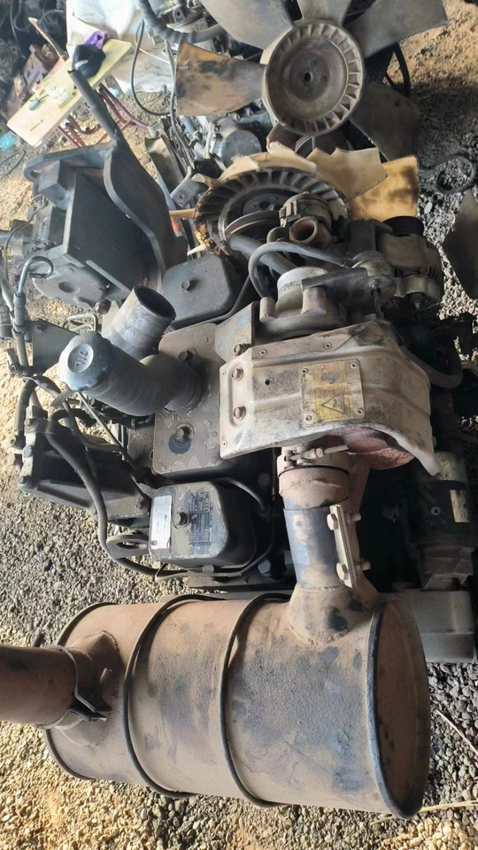 KOMATSU 4D102E-2 - Двигатель для Экскаваторов: фото 2 KOMATSU 4D102E-2 - Двигатель для Экскаваторов: фото 2