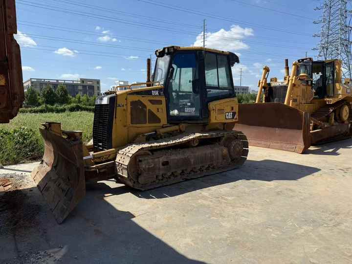 100% Original Caterpillar D5K Mini Track Dozer Cat D5K Bulldozer Superior Performance Running Working Condition Hot Sale - Бульдозер: фото 4 100% Original Caterpillar D5K Mini Track Dozer Cat D5K Bulldozer Superior Performance Running Working Condition Hot Sale - Бульдозер: фото 4
