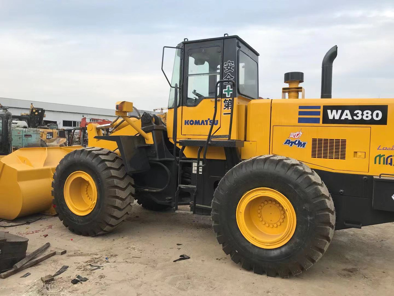 BACKHOE LOADER Certified Pre-Owned Komatsu WA380-3 | Heavy-Duty Loader for Mining/ Construction - Price Negotiable! - Колёсный погрузчик: фото 1 BACKHOE LOADER Certified Pre-Owned Komatsu WA380-3 | Heavy-Duty Loader for Mining/ Construction - Price Negotiable! - Колёсный погрузчик: фото 1