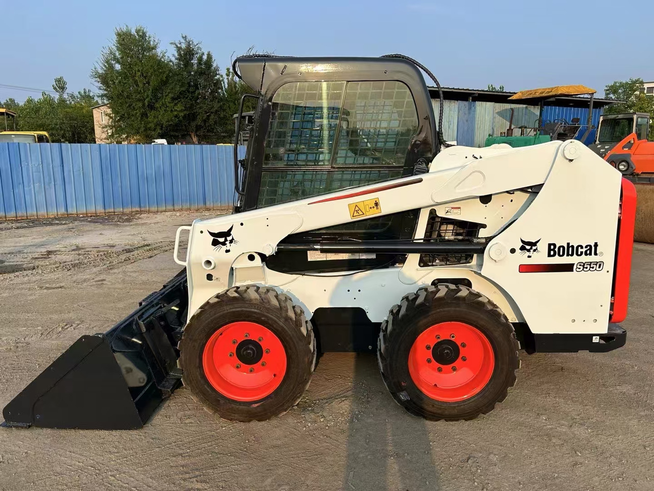 BOBCAT High Performance Low Hours Excellent Condition Reliable Second Hand Bobcat S550 Skid Steer Loader in Stock for Sale - Мини-погрузчик с бортовым поворотом: фото 2 BOBCAT High Performance Low Hours Excellent Condition Reliable Second Hand Bobcat S550 Skid Steer Loader in Stock for Sale - Мини-погрузчик с бортовым поворотом: фото 2
