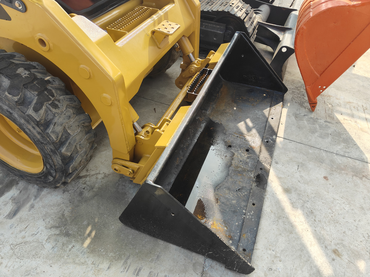 CATERPILLAR Used skid-steer CAT246D - Мини-погрузчик с бортовым поворотом: фото 4 CATERPILLAR Used skid-steer CAT246D - Мини-погрузчик с бортовым поворотом: фото 4