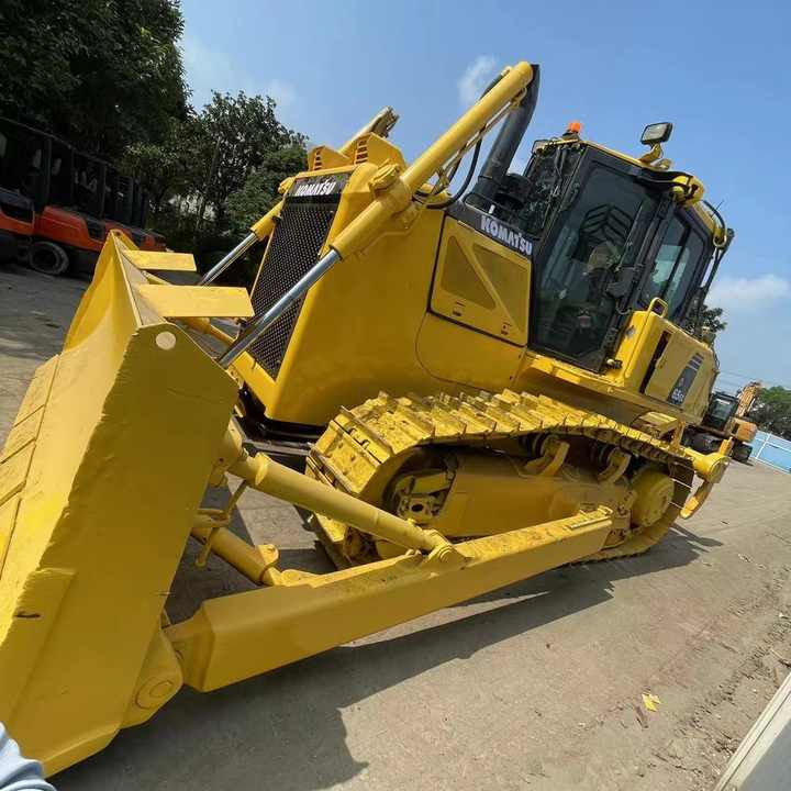 Cheap Price komatsu D65 Bulldozer with Ripper , Original Made Dozer komatsu D65 , komatsu D65p D80p D85p Bulldozer - Бульдозер: фото 4 Cheap Price komatsu D65 Bulldozer with Ripper , Original Made Dozer komatsu D65 , komatsu D65p D80p D85p Bulldozer - Бульдозер: фото 4