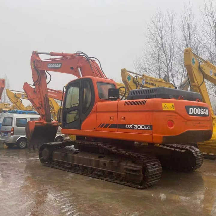 High Quality Doosan Big Size Excavator , Doosan 30ton Dx300lc Digging Machine , Doosan Excavator for Sale - Экскаватор: фото 1 High Quality Doosan Big Size Excavator , Doosan 30ton Dx300lc Digging Machine , Doosan Excavator for Sale - Экскаватор: фото 1