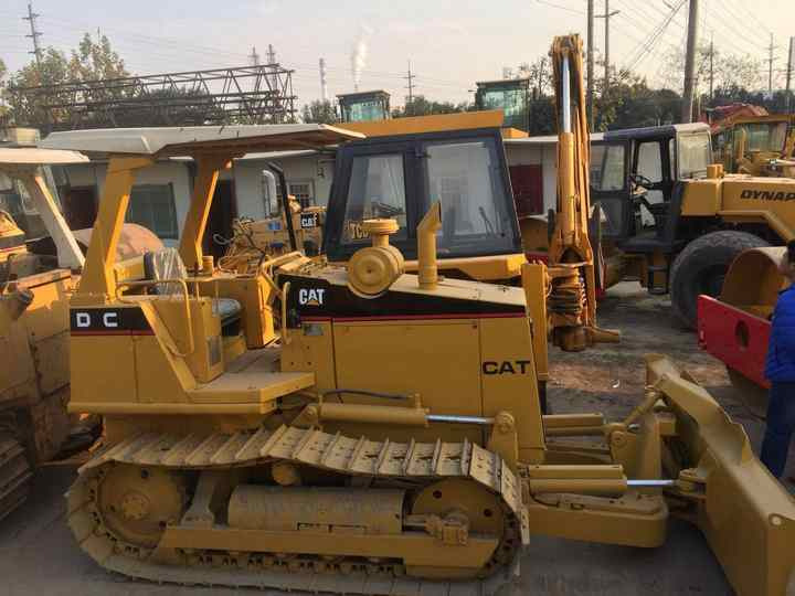 Mini CAT Bulldozer D3c D3 D3k D3m D4h D4m D4k D5h D5g D5k D5m Used Bulldozer with Ripper for Sale - Бульдозер: фото 2 Mini CAT Bulldozer D3c D3 D3k D3m D4h D4m D4k D5h D5g D5k D5m Used Bulldozer with Ripper for Sale - Бульдозер: фото 2