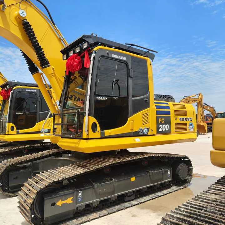 USED komatsu Pc200-8 Excavator with Good Condition for Sale - Экскаватор: фото 1 USED komatsu Pc200-8 Excavator with Good Condition for Sale - Экскаватор: фото 1