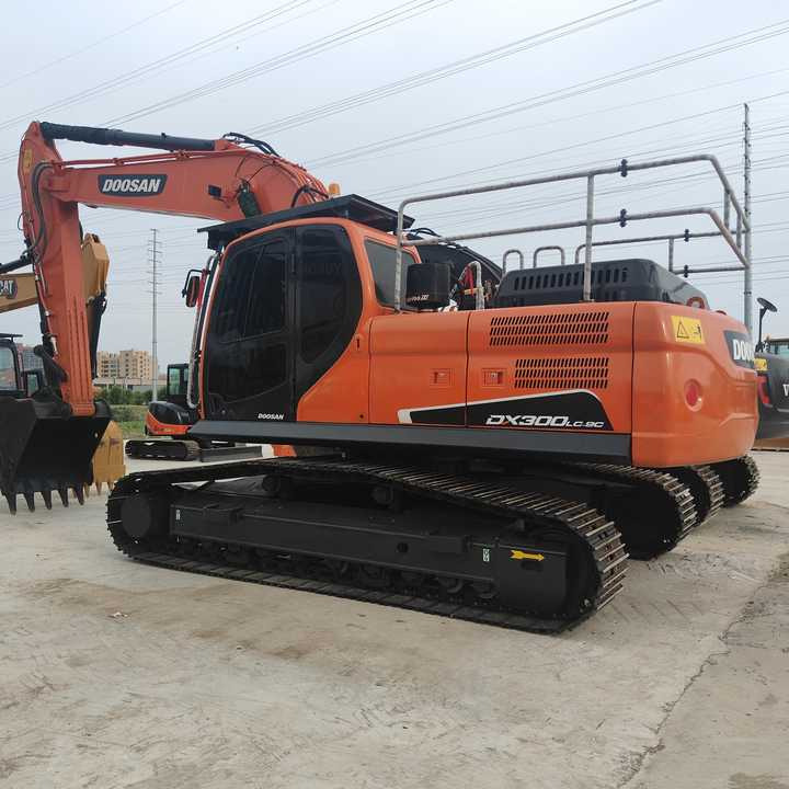Used Digger DOOSAN DX300 Construction Machinery Construction Digger Used DOOSAN DX300 Cheap Excavator - Гусеничный экскаватор: фото 1 Used Digger DOOSAN DX300 Construction Machinery Construction Digger Used DOOSAN DX300 Cheap Excavator - Гусеничный экскаватор: фото 1