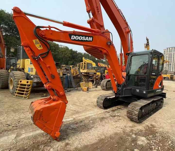 Used Digger DOOSAN DX60 Construction Machinery Construction Digger Used DOOSAN DX60 Cheap Excavator - Гусеничный экскаватор: фото 4 Used Digger DOOSAN DX60 Construction Machinery Construction Digger Used DOOSAN DX60 Cheap Excavator - Гусеничный экскаватор: фото 4
