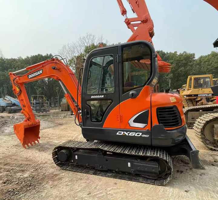 Used Digger DOOSAN DX60 Construction Machinery Construction Digger Used DOOSAN DX60 Cheap Excavator - Гусеничный экскаватор: фото 3 Used Digger DOOSAN DX60 Construction Machinery Construction Digger Used DOOSAN DX60 Cheap Excavator - Гусеничный экскаватор: фото 3