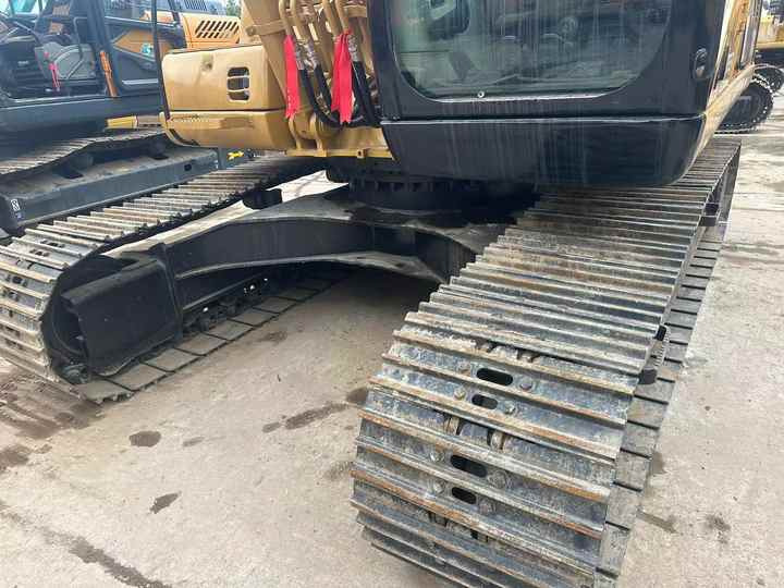 Used Excavator CAT 320C Second Hand Highly Competitive Digging Machine 325C 330C for Sale - Гусеничный экскаватор: фото 4 Used Excavator CAT 320C Second Hand Highly Competitive Digging Machine 325C 330C for Sale - Гусеничный экскаватор: фото 4