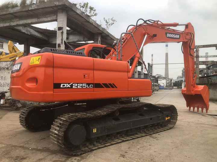 Used Excavator Doosan DX225LC Excavators Mini Equipment Earth Moving Machinery Doosan Digger Excavator for Sale - Гусеничный экскаватор: фото 2 Used Excavator Doosan DX225LC Excavators Mini Equipment Earth Moving Machinery Doosan Digger Excavator for Sale - Гусеничный экскаватор: фото 2