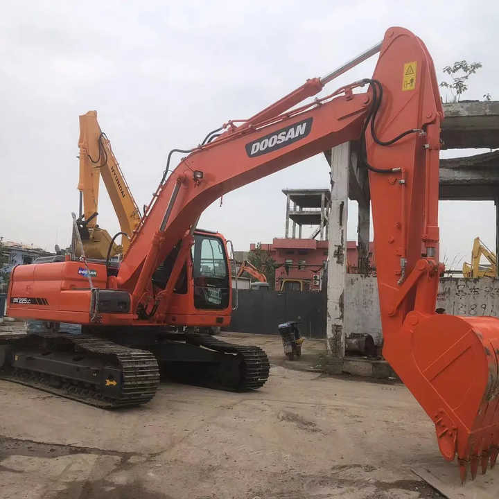 Used Excavator Doosan DX225LC Excavators Mini Equipment Earth Moving Machinery Doosan Digger Excavator for Sale - Гусеничный экскаватор: фото 3 Used Excavator Doosan DX225LC Excavators Mini Equipment Earth Moving Machinery Doosan Digger Excavator for Sale - Гусеничный экскаватор: фото 3