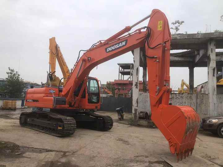 Used Excavator Doosan DX225LC Excavators Mini Equipment Earth Moving Machinery Doosan Digger Excavator for Sale - Гусеничный экскаватор: фото 4 Used Excavator Doosan DX225LC Excavators Mini Equipment Earth Moving Machinery Doosan Digger Excavator for Sale - Гусеничный экскаватор: фото 4