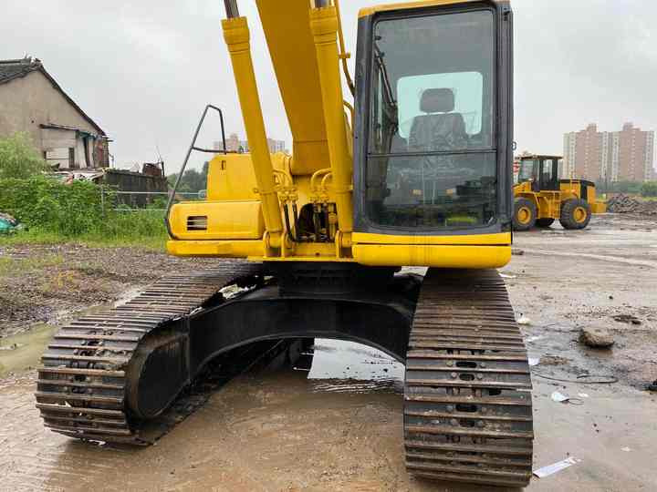 Used Good Quality Japan Original PC220-6 in Good Condition PC220-6 Komatsu - Гусеничный экскаватор: фото 3 Used Good Quality Japan Original PC220-6 in Good Condition PC220-6 Komatsu - Гусеничный экскаватор: фото 3