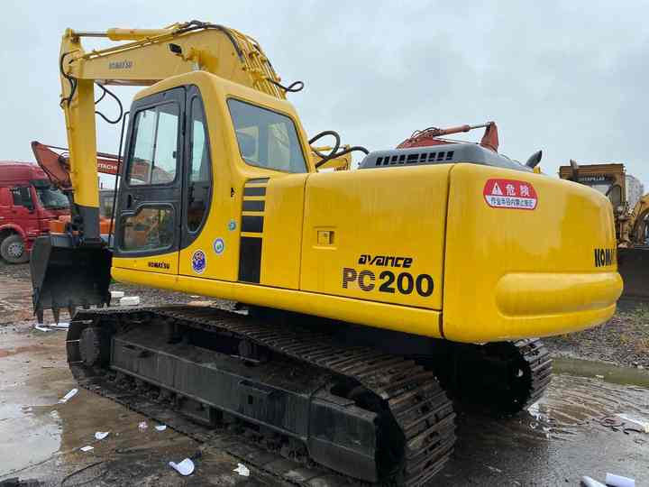 Used Good Quality Japan Original PC220-6 in Good Condition PC220-6 Komatsu - Гусеничный экскаватор: фото 2 Used Good Quality Japan Original PC220-6 in Good Condition PC220-6 Komatsu - Гусеничный экскаватор: фото 2