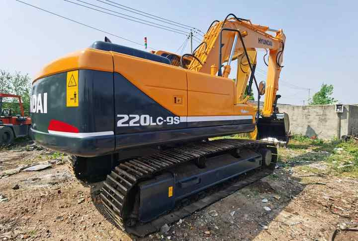 Used HYUNDAI R220-9S New Model Excavator Second Hand Machine Popular Brand Korean hyundai Hydraulic Machinery - Экскаватор: фото 3 Used HYUNDAI R220-9S New Model Excavator Second Hand Machine Popular Brand Korean hyundai Hydraulic Machinery - Экскаватор: фото 3