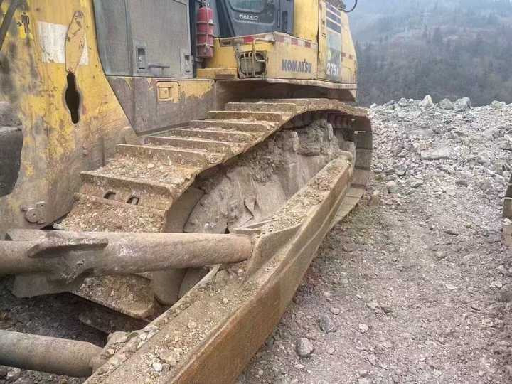 Used Large Komatsu 275 Bulldozer Komatsu D275A-5 Bulldozer Original Paint Strong Power in Very Good Condition Low Price for Sale - Бульдозер: фото 5 Used Large Komatsu 275 Bulldozer Komatsu D275A-5 Bulldozer Original Paint Strong Power in Very Good Condition Low Price for Sale - Бульдозер: фото 5
