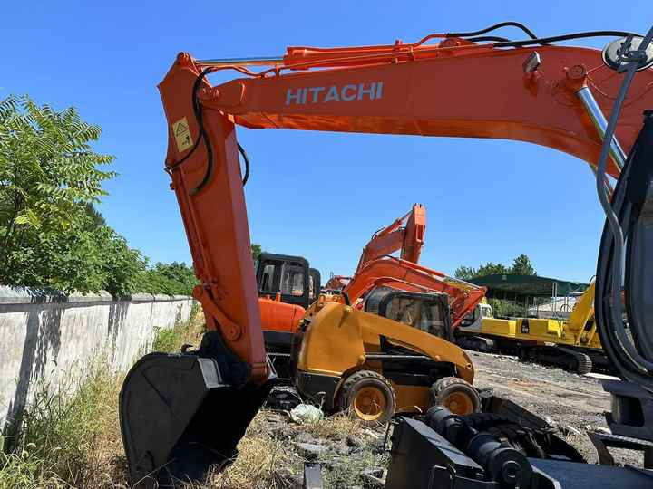 Used Wheel Excavator Hitachi ZX 130W Made in Japan 13ton Hitachi Zx130w Wheel Excavator Price Used Hitachi Zx130 Excavator SALE - Колёсный экскаватор: фото 3 Used Wheel Excavator Hitachi ZX 130W Made in Japan 13ton Hitachi Zx130w Wheel Excavator Price Used Hitachi Zx130 Excavator SALE - Колёсный экскаватор: фото 3