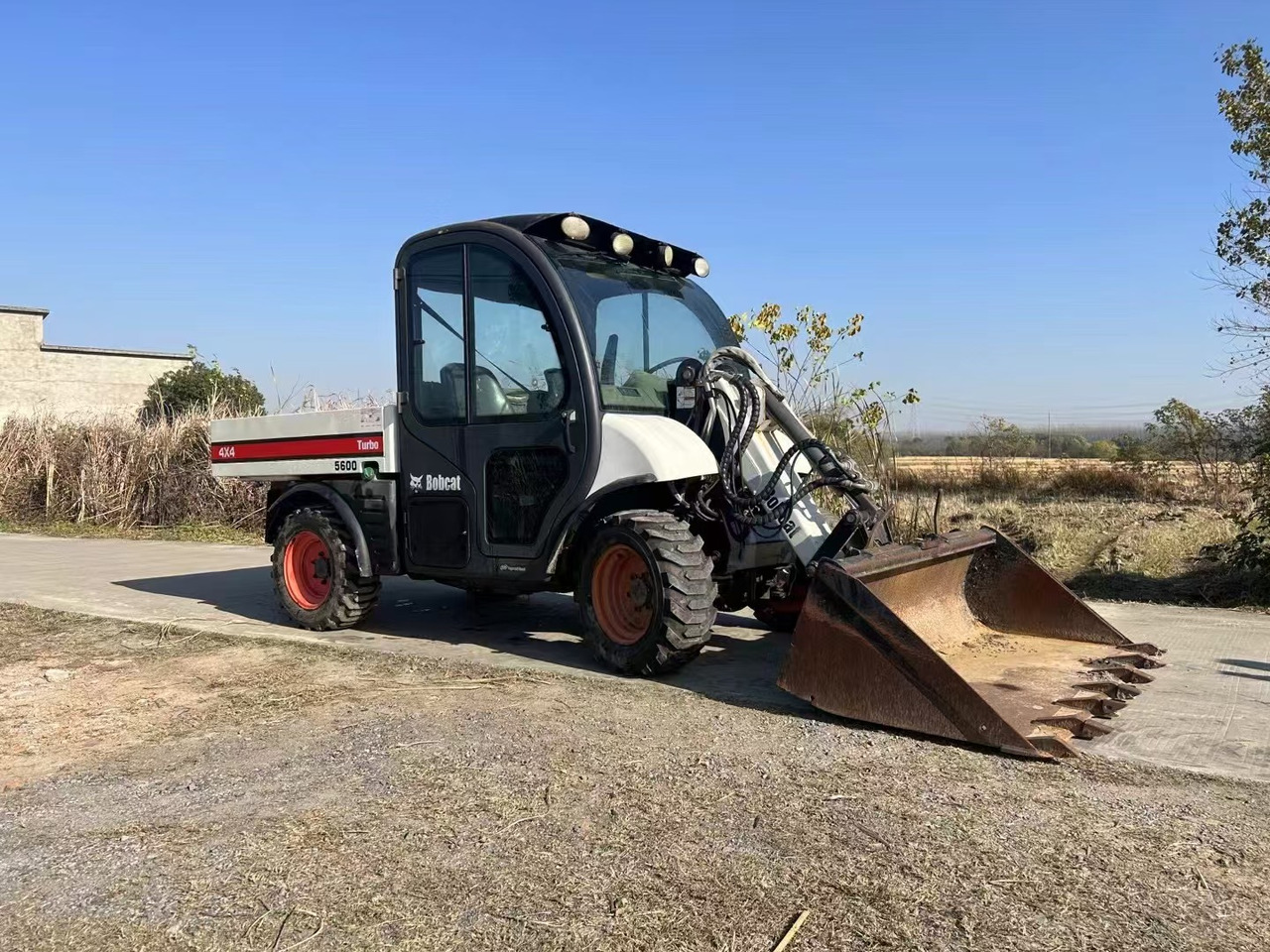 BOBCAT Bobcat 5600 - Мини-погрузчик с бортовым поворотом: фото 3 BOBCAT Bobcat 5600 - Мини-погрузчик с бортовым поворотом: фото 3