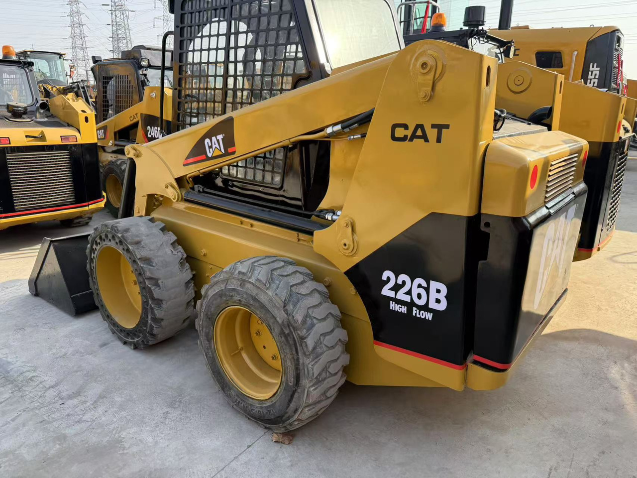 CATERPILLAR 226B - Мини-погрузчик с бортовым поворотом: фото 3 CATERPILLAR 226B - Мини-погрузчик с бортовым поворотом: фото 3