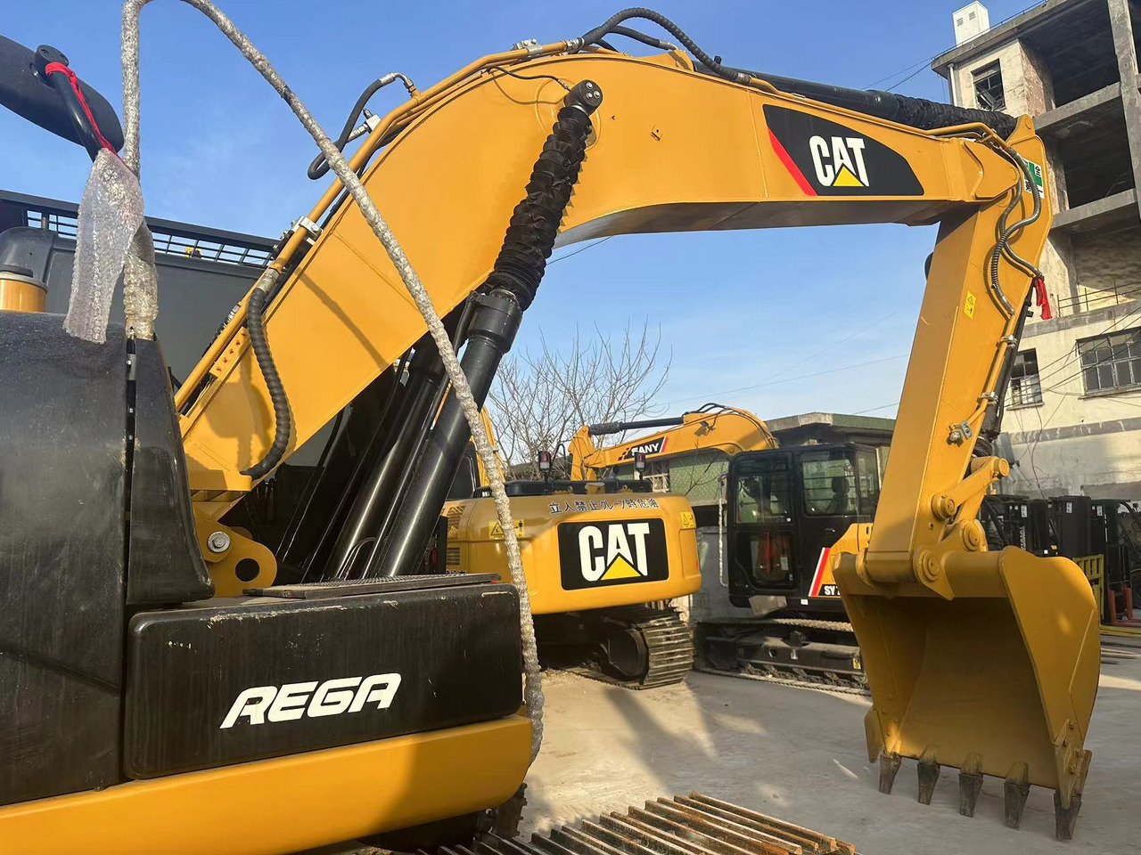 CATERPILLAR 320D - Гусеничный экскаватор: фото 2 CATERPILLAR 320D - Гусеничный экскаватор: фото 2