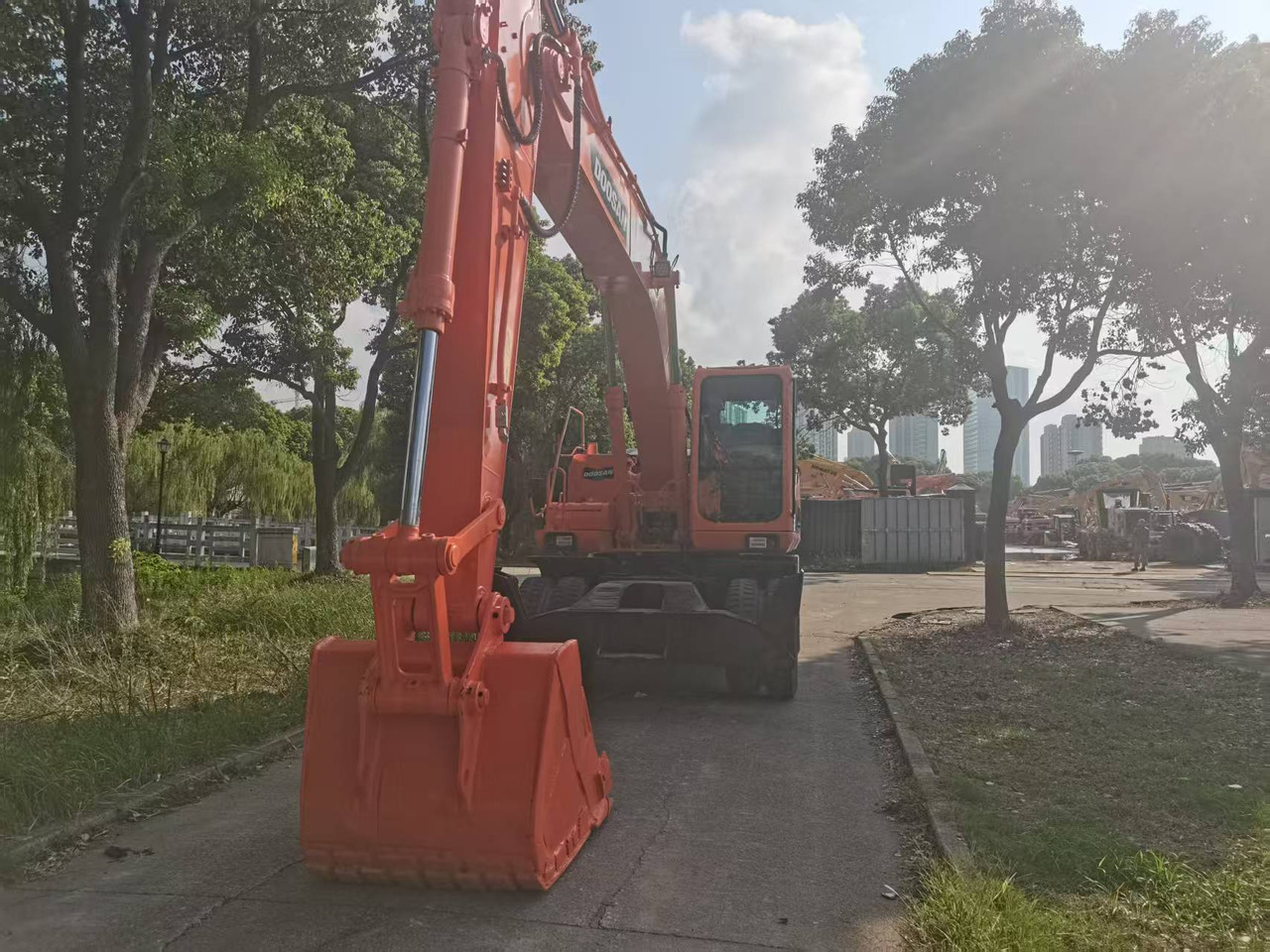 DOOSAN DH210W-9C - Колёсный экскаватор: фото 1 DOOSAN DH210W-9C - Колёсный экскаватор: фото 1