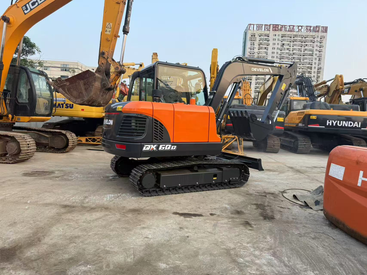 DOOSAN DX60D-10 - Мини-экскаватор: фото 2 DOOSAN DX60D-10 - Мини-экскаватор: фото 2