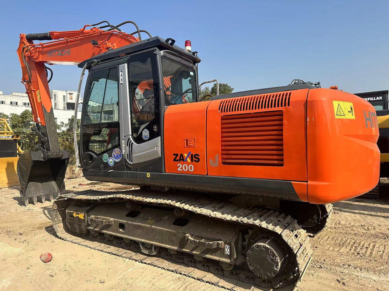 HITACHI ZX200-3 - Гусеничный экскаватор: фото 1 HITACHI ZX200-3 - Гусеничный экскаватор: фото 1