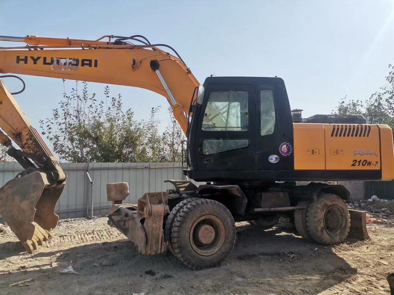 HYUNDAI R210W-7 - Колёсный экскаватор: фото 2 HYUNDAI R210W-7 - Колёсный экскаватор: фото 2