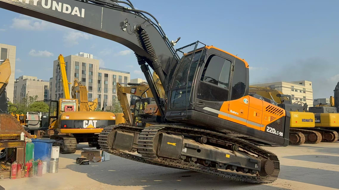 HYUNDAI R220LC-9S - Гусеничный экскаватор: фото 1 HYUNDAI R220LC-9S - Гусеничный экскаватор: фото 1