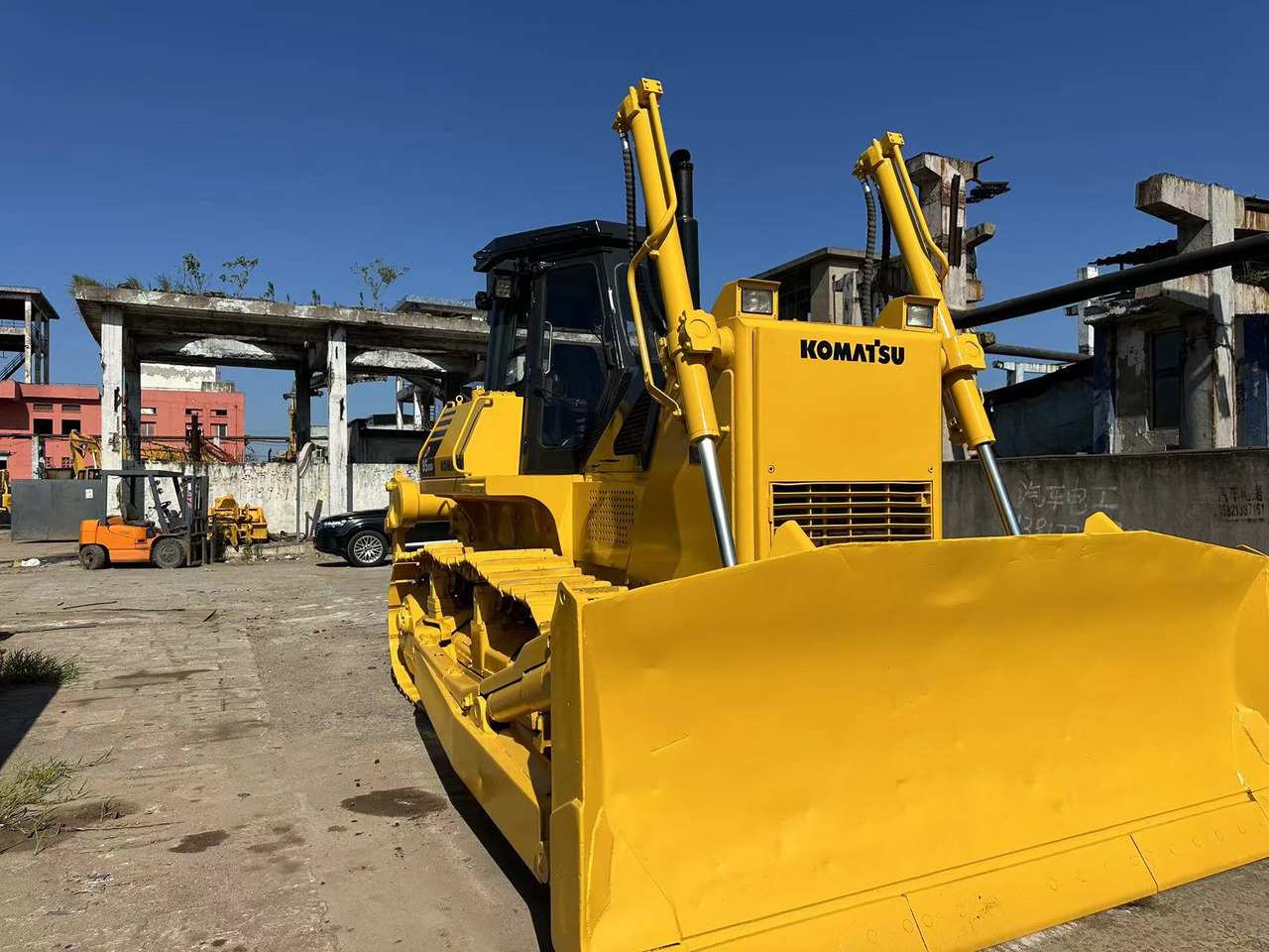 KOMATSU D85ESS - Бульдозер: фото 3 KOMATSU D85ESS - Бульдозер: фото 3