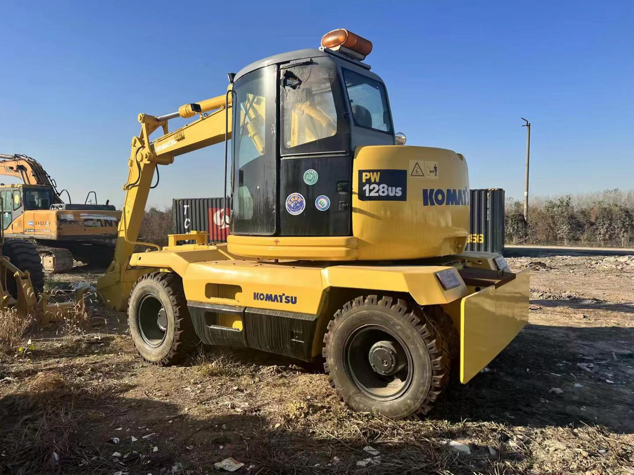 KOMATSU PC128US - Колёсный экскаватор: фото 1 KOMATSU PC128US - Колёсный экскаватор: фото 1