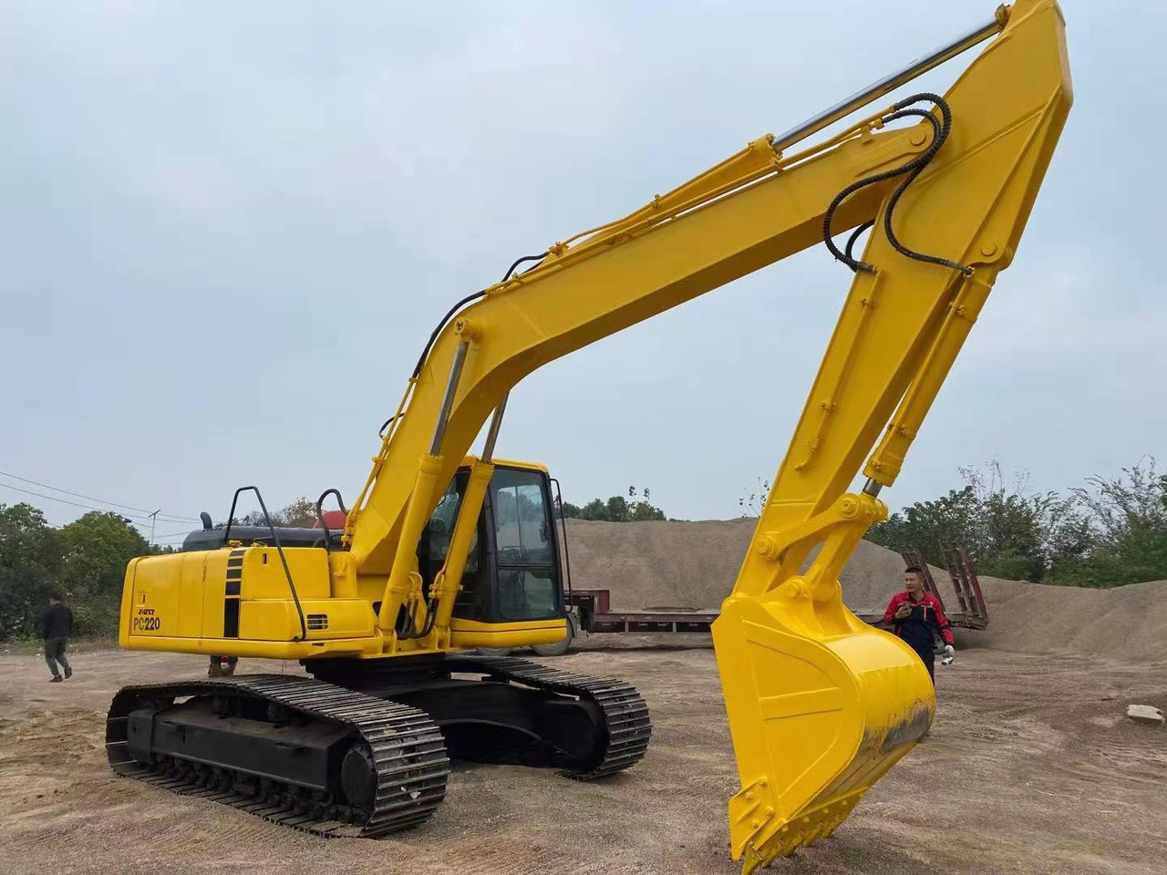 KOMATSU PC220-6 - Гусеничный экскаватор: фото 4 KOMATSU PC220-6 - Гусеничный экскаватор: фото 4
