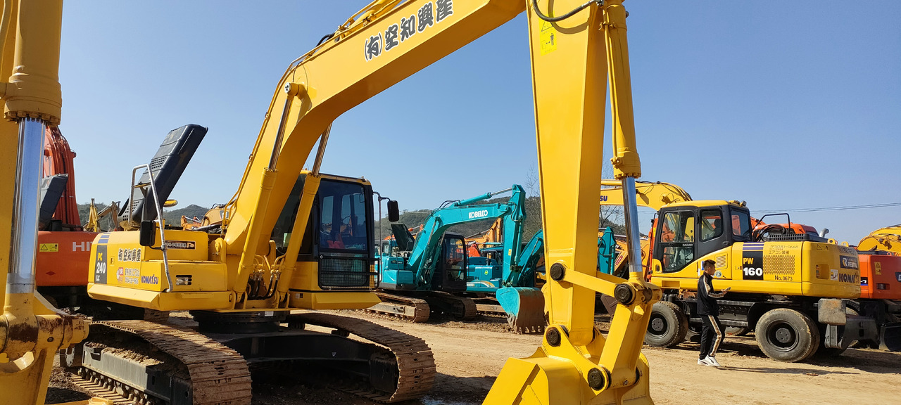 KOMATSU PC240-8 - Гусеничный экскаватор: фото 3 KOMATSU PC240-8 - Гусеничный экскаватор: фото 3