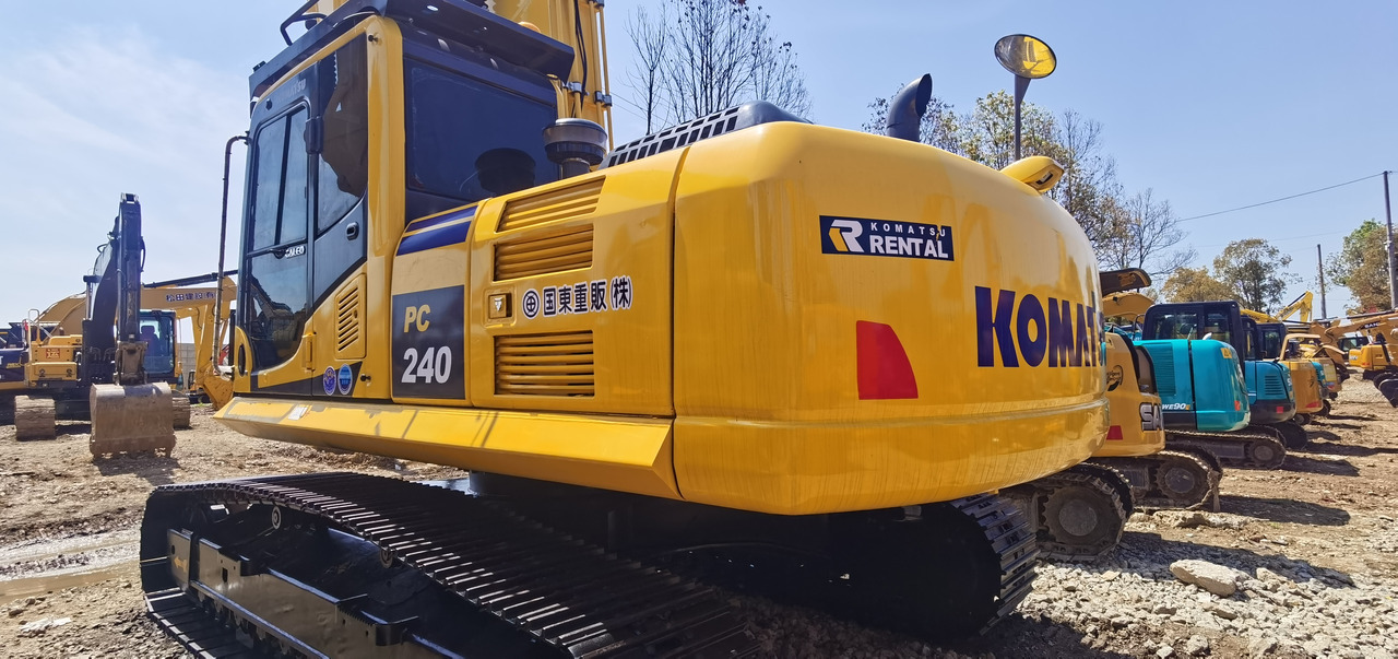 KOMATSU PC240-8 - Гусеничный экскаватор: фото 1 KOMATSU PC240-8 - Гусеничный экскаватор: фото 1