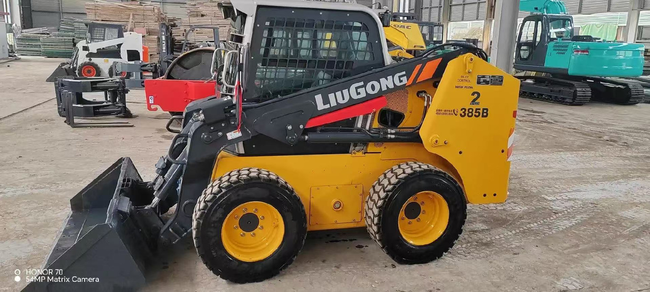 Liugong CLG385B - Мини-погрузчик с бортовым поворотом: фото 1 Liugong CLG385B - Мини-погрузчик с бортовым поворотом: фото 1